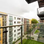 Amazing Modern 2 Bedroom Flat in Greenwich for 4 people