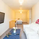 Amazing Modern 2 Bedroom Flat in Greenwich for 4 people