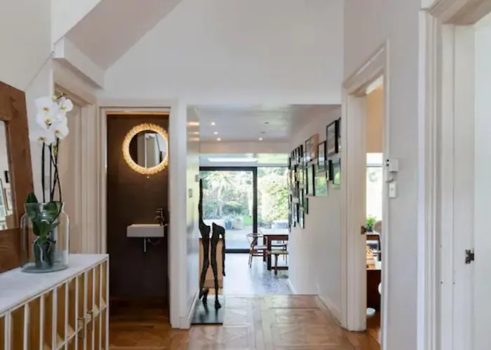 Stunning 5 Bed House With Private Garden