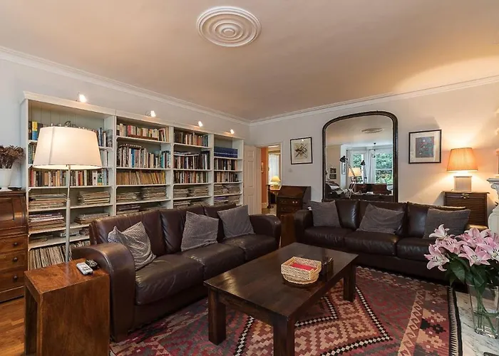 Joivy Elegant 2 Bed Near Hampstead And Camden, Sleeps 4