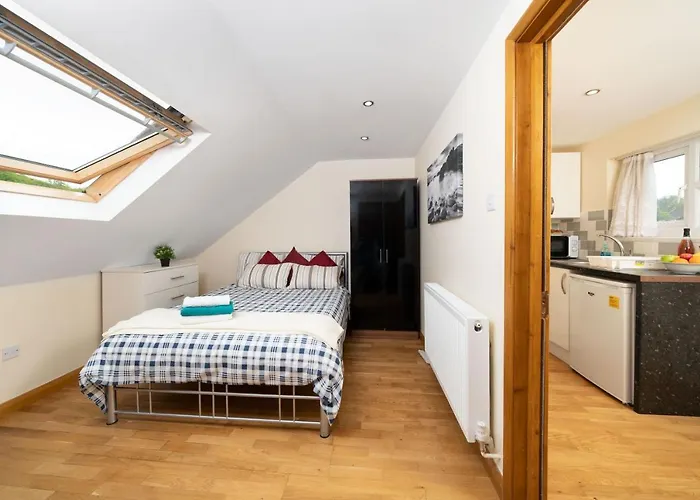 S6 Ensuite Loft Studio Space
