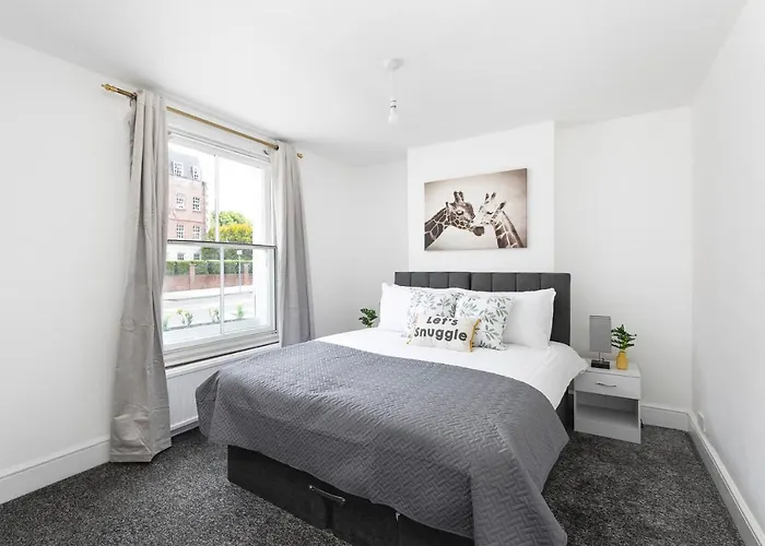 Skyvillion - 2 Bed Cottage In Finchley- 2 Mins Walk To East Finchley Tube Station