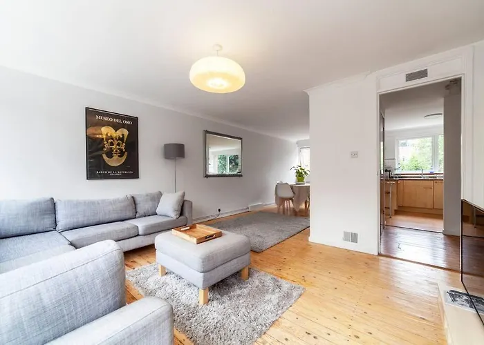 Newly Refurbished 5 Bdr House Wgarden And Parking