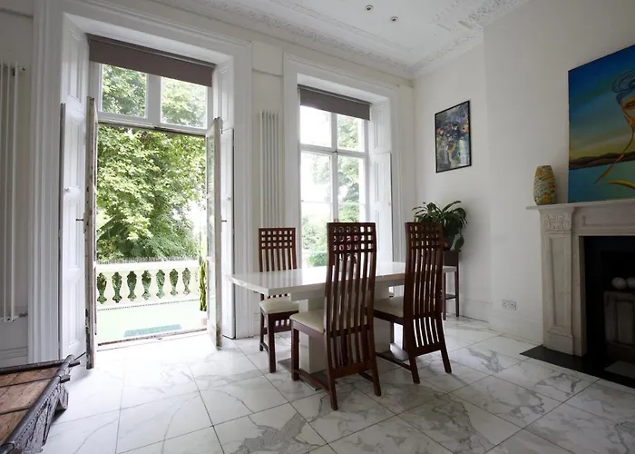 Large 2 Beds Flat Overlooking Clapham Common Park