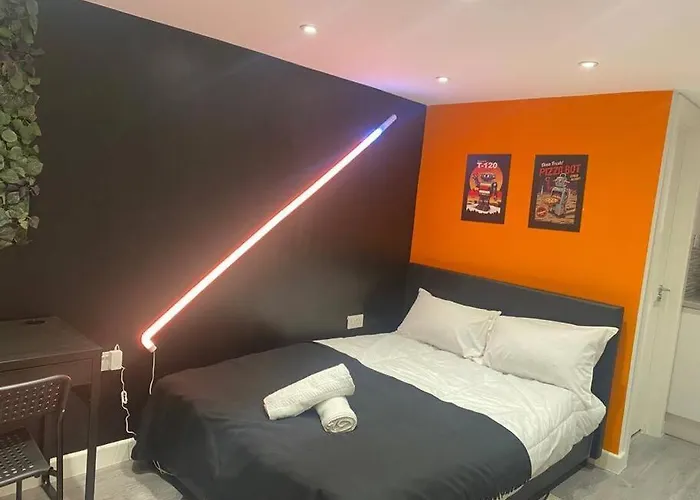 Private Garden 1Bed Studio Apart Battersea London Perfect For Coupled Or Solo Travellers Pet Friendly Free Netflix & Wifi