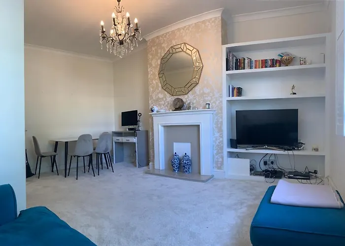 1St Floor Luxury 2 Bedroom 1 Bathroom Apartment Hampstead London