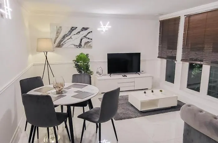 Stunning 2 Bedroom Apartment In Canary Wharf - Morland Apartments