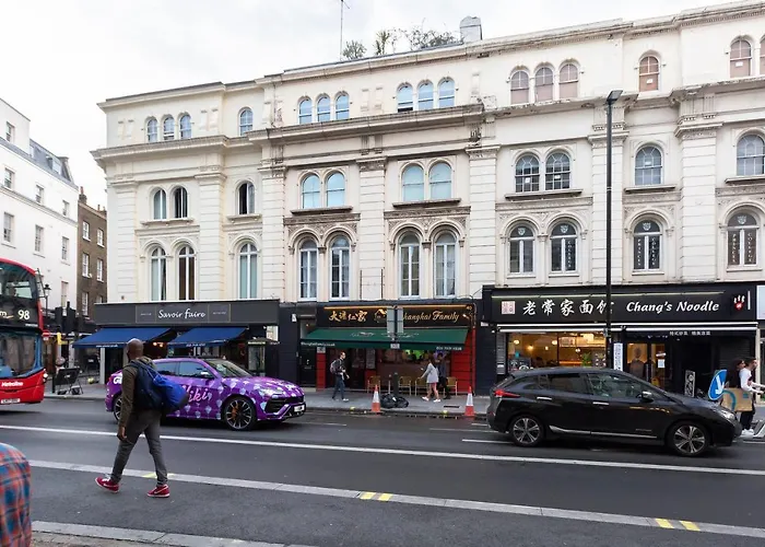 Spacious 4 bedrooms flat in New Oxford Street