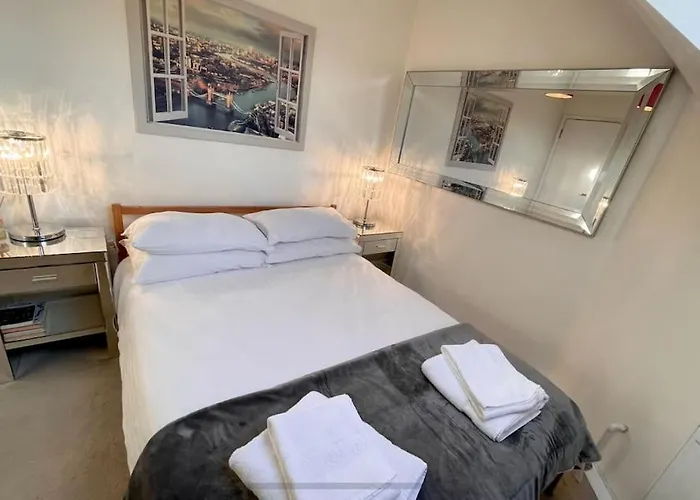 Spacious 1 Bedroom Apartment W/ Outdoor Terrace