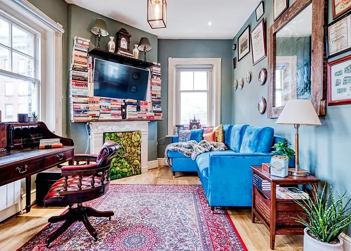 Sunny Corner Apartment In Center Of London