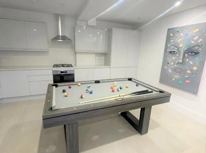Brand New Build - 4 Bed Stunner!
