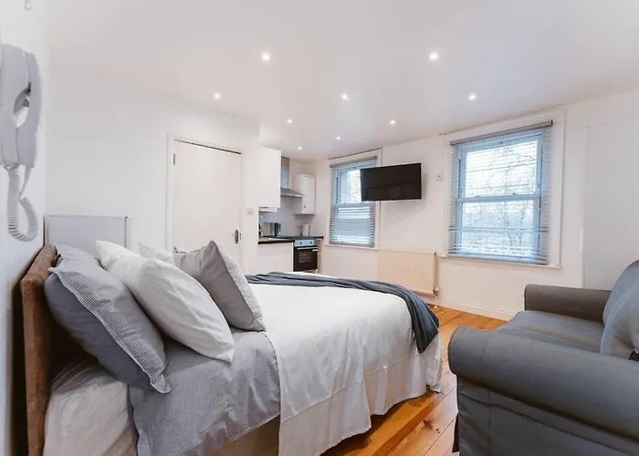 Your Lovely Studio Flat- West3