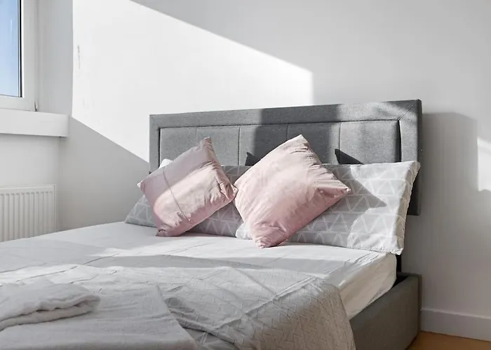 Beautiful Richmond Park Views & Stay