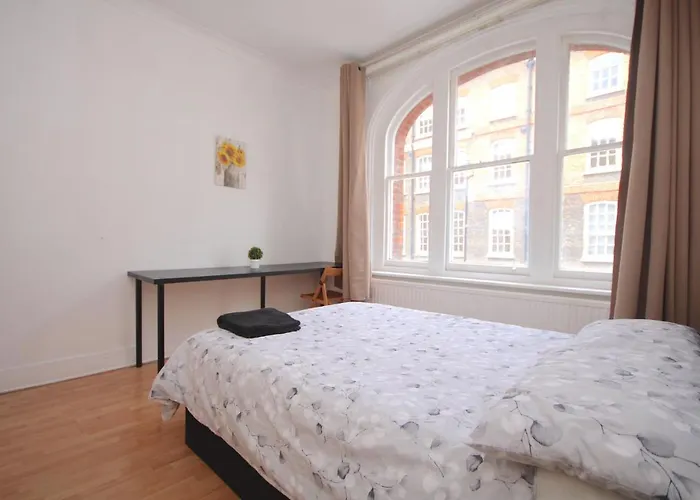 Great Flat Located In Trendy Soho