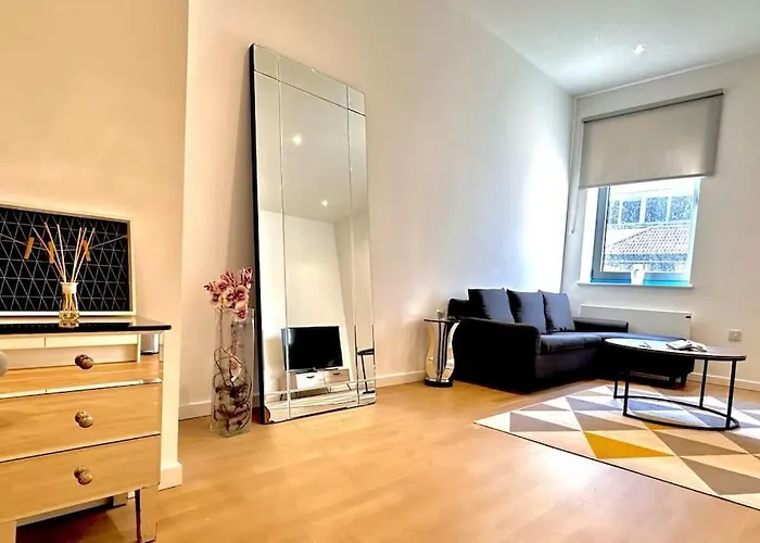 Spacious Flat, Fast Wifi, Free Parking