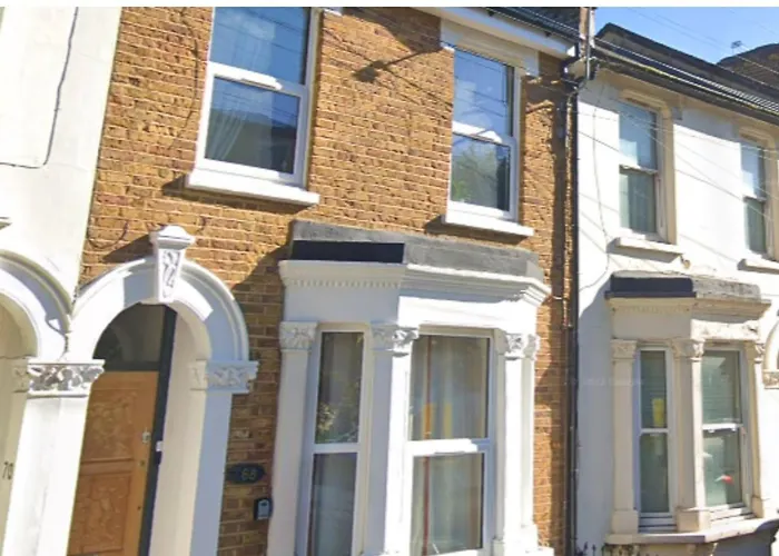Modern 2 Bedroom Apartment In Peckham London