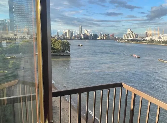 Modern Duplex With Great Views Of The River Thames