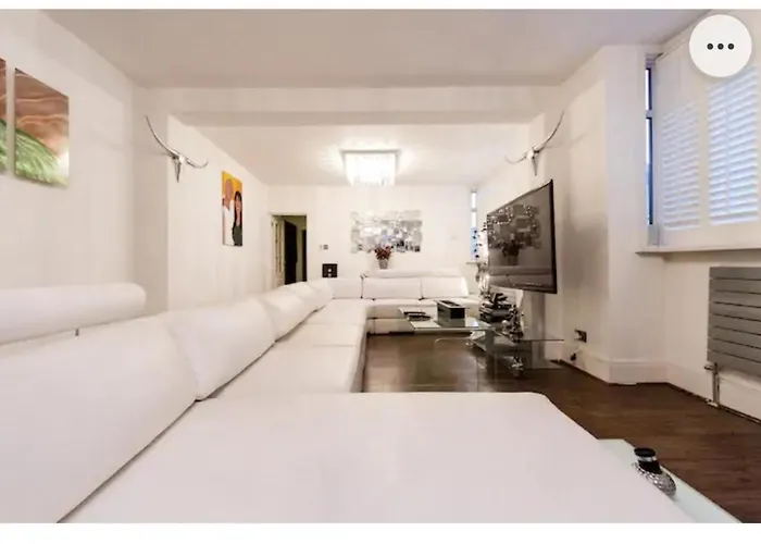 Super Large Apartment In London For Larger Groups