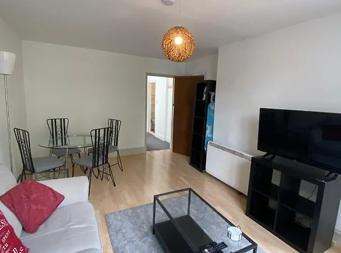 Remarkable 1-Bed Apartment In Putney Village