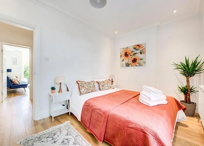 Little Venice Uk Bright & Stylish Garden Apartment