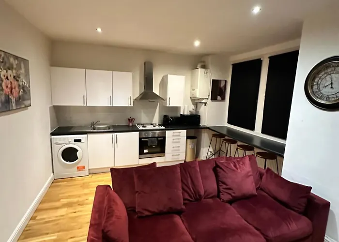 2 Bed Home Away From Home Tooting London