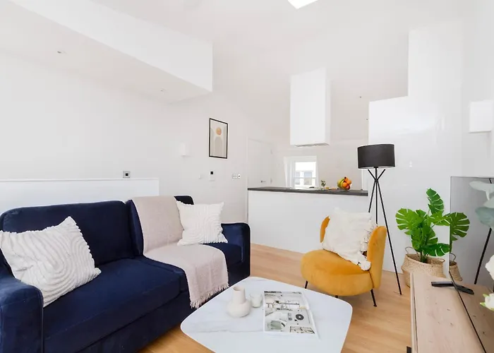 Fitzrovia & Soho - 2Br With Balcony - Cityapartmentstay