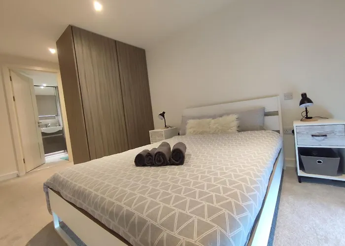 Luxury Riverside Apt With Easy Access To Central London, O2, Excel Centre And Parking