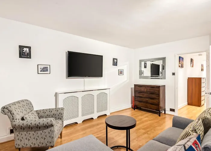 Spacious Ground Floor Apartment - Fab Location