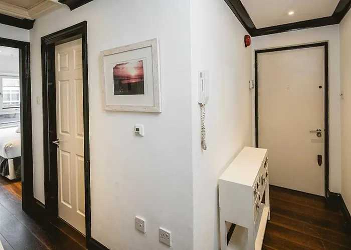 Stylish & Peaceful Covent Garden Apartment
