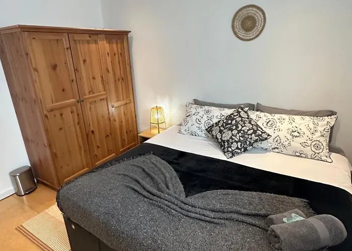 Double Or Twin Room In A Sharing House London Zone 2