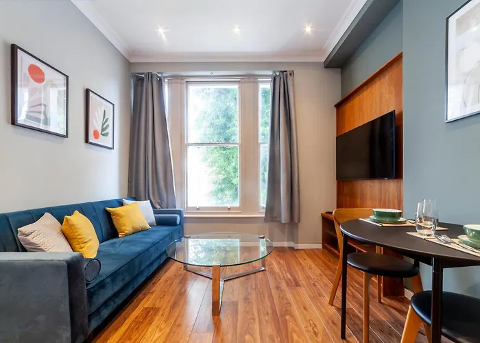 Bright & Modern 1Bdr Flat Near Lakeside Road