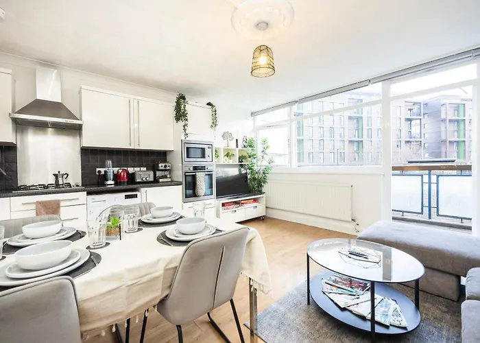 Trendy 4 Bed Apartment Near Vibrant Shoreditch W Balcony And Walking Distance To Tube