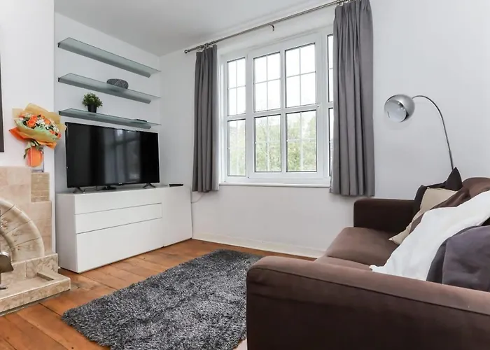 2 Bedroom Apartment In Waterloo Central London