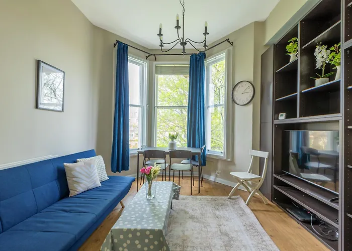Bright & Stylish 1Br, 5Min Kensington Olympia Tube
