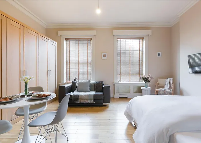 Small Sun Lit Studio Minutes From Kings Cross Station