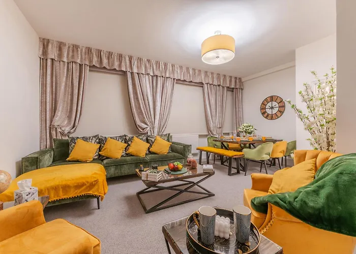 Stylish Spacious Retreat Luxury 2 Bed Haven 2Hs