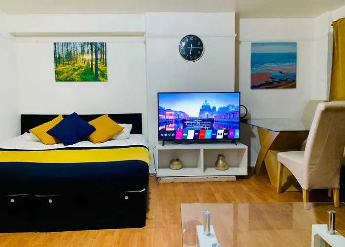 London Stratford 3 Bedrooms House, Separate Reception, Close To Abba, Westfield, Olympic Stadium