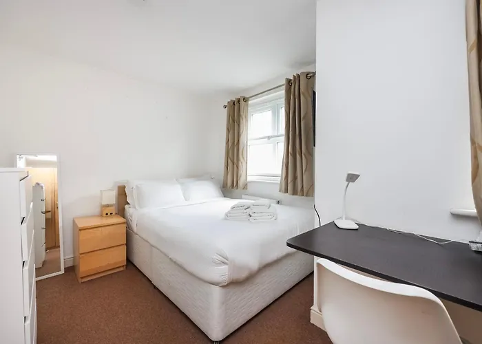 Vibrant Clapham Double Bedroom