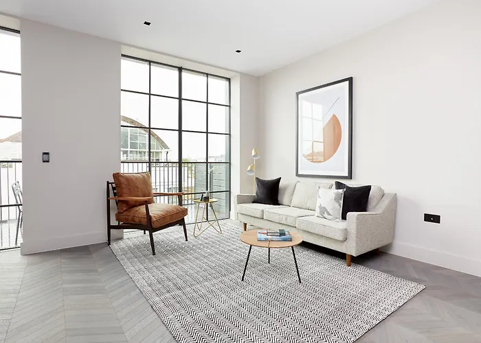 Sonder l Back Hill