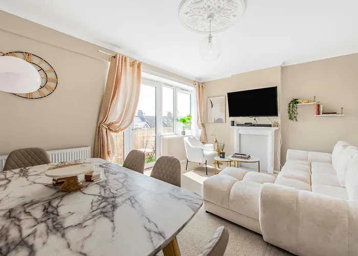 Match Point Flat: 2-Bed Flat By Wimbledon Tennis Club