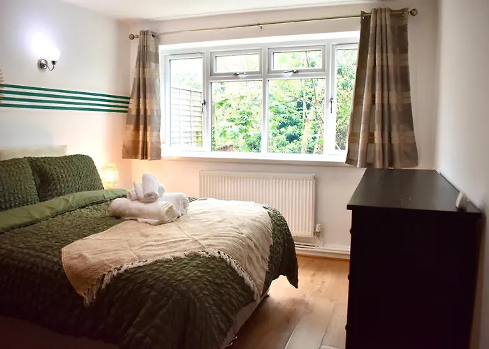 Luxury 2 Bedroom Apartment, Parking, Few Minutes Walk From Wembley Stadium