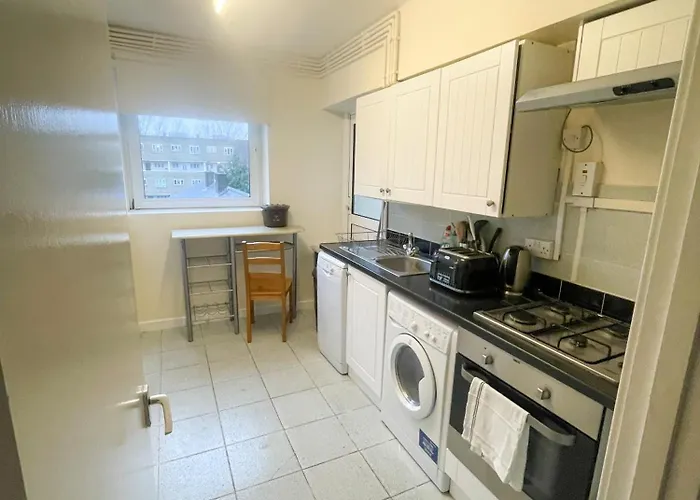 Flat F, 266 Bethnal Green Road