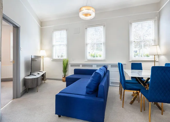 5A - Bright And Airy 2 Bedroom Apartment - Close To Central
