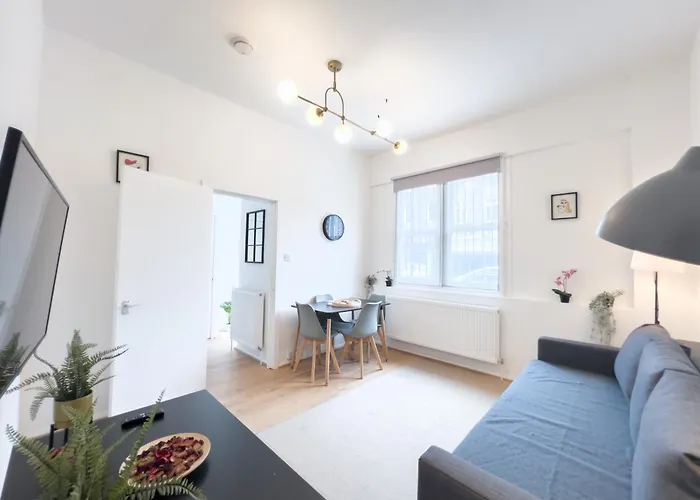 Pleasant 1 Bedroom Camden Apartment -On 1St Floor