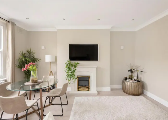 Luxurious Modern Flat In Charming Little Venice