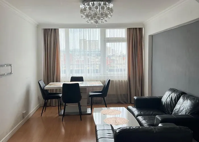 2 Bedroom Flat In Zone 1 East Central London With Parking