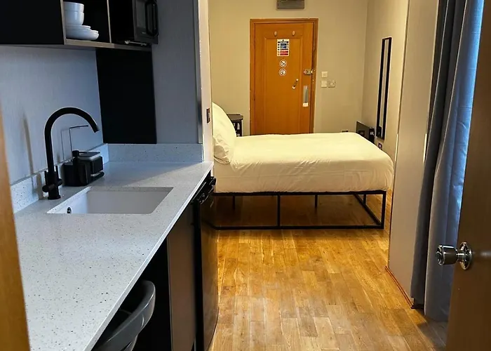 Fb1-Spacious Basement Studio Flat Fits 2- Near Hyde Park