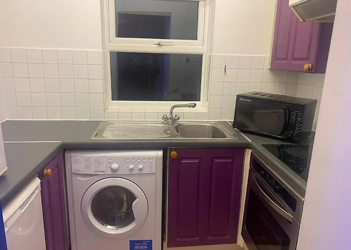 ✰Free Private Parking✰80S Retro 1Bedroom Serviced Apartment Canary Wharf London Perfect For Families Business & Leisure Guests