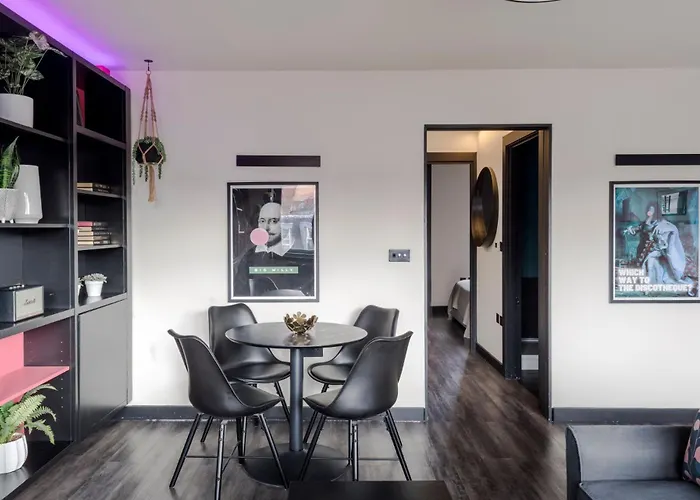 The Influencer Suite - Soho - By Frankie Says