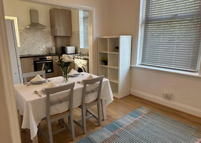 Cheerful 3 Bedroom Apartment